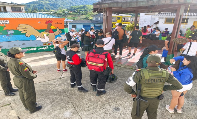 policias_acompaña_caminata_ambiental