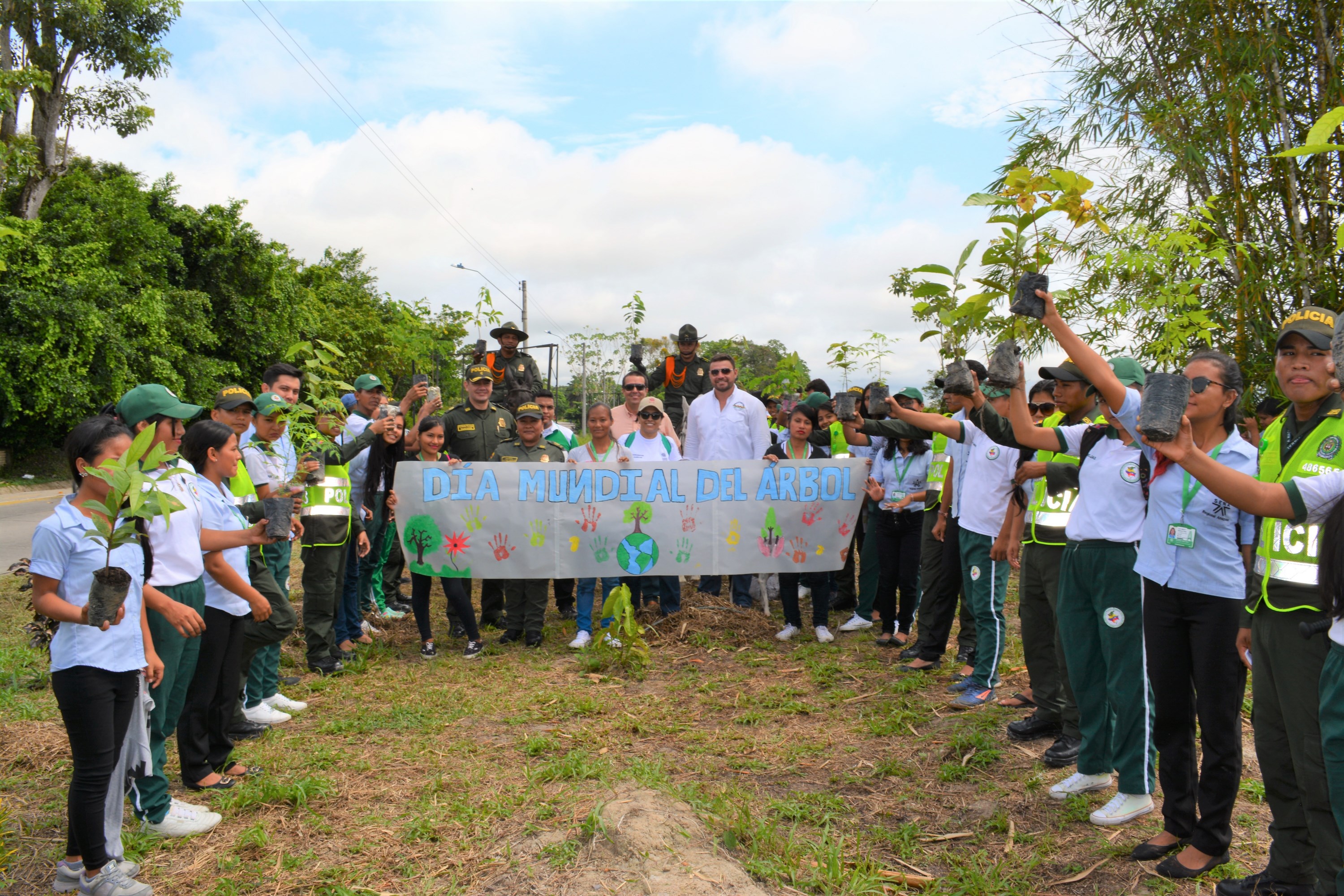 Policía nacional conmemoró el día mundial del árbol en amazonas 