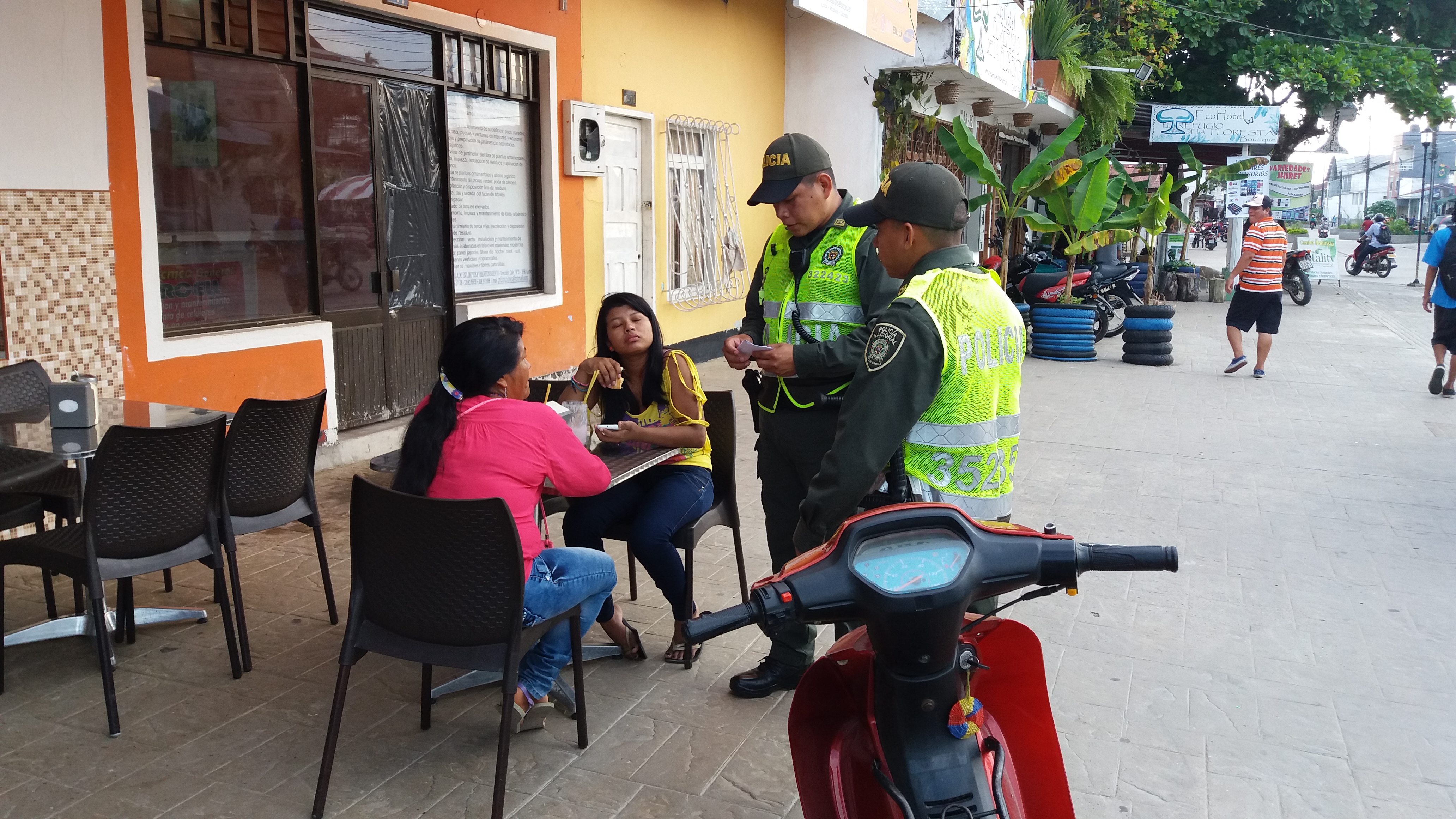 Algunas ventas ambulantes cuentan con permiso de la administración municipal  