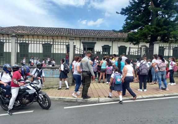 Acompañamos el regreso a clases en instituciones educativas del Área Metropolitana 