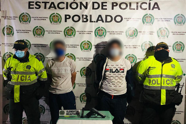 Recuperado un taxi hurtado minutos antes, dos capturados por este hecho