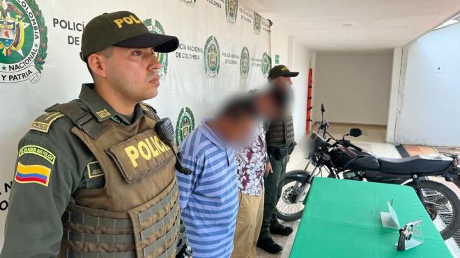 Se le halla en su poder un arma de fuego tipo revólver Calibre 38 mm