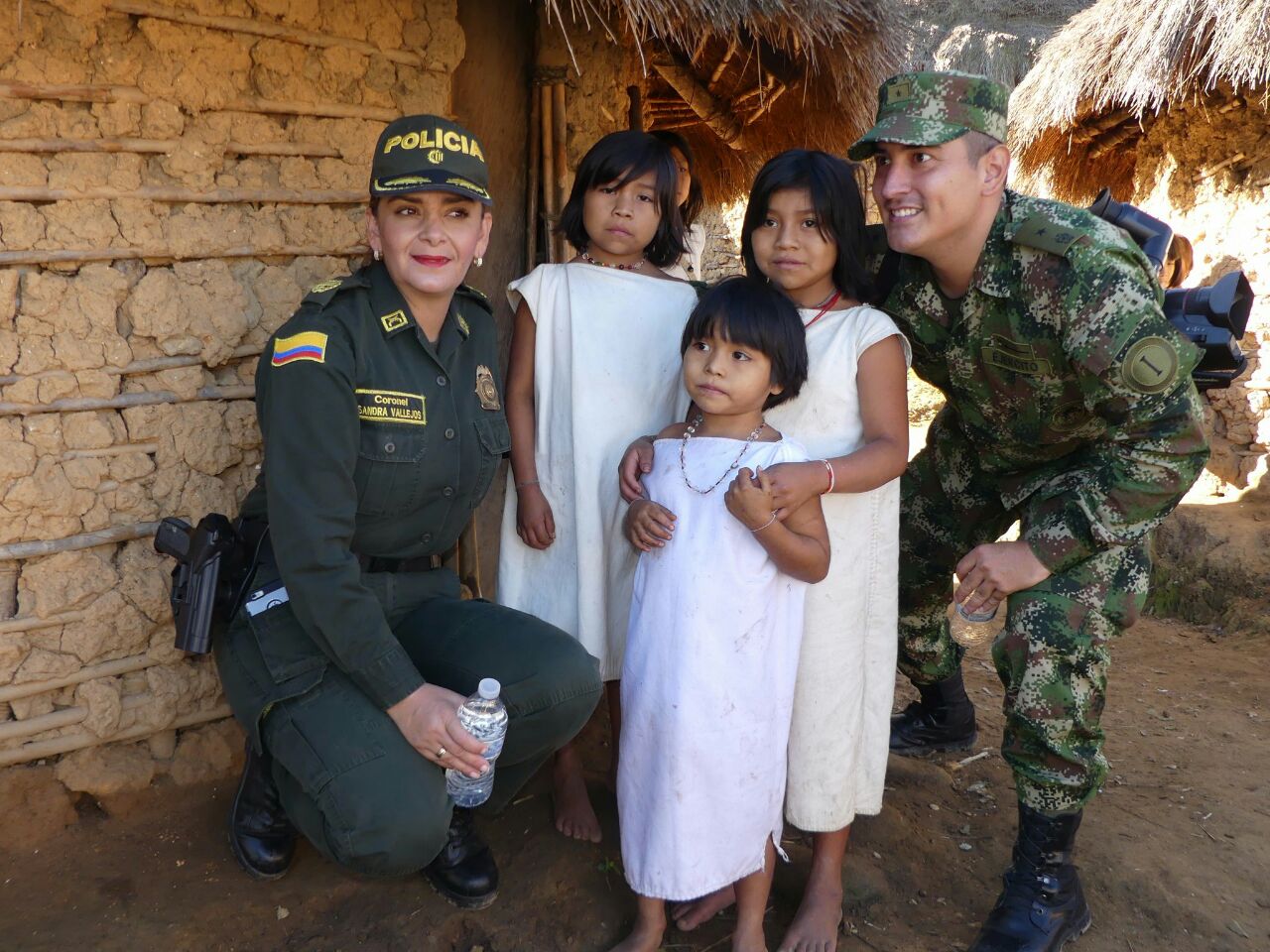 ampaña de salud y entrega de regalos para la comunidad indígena
