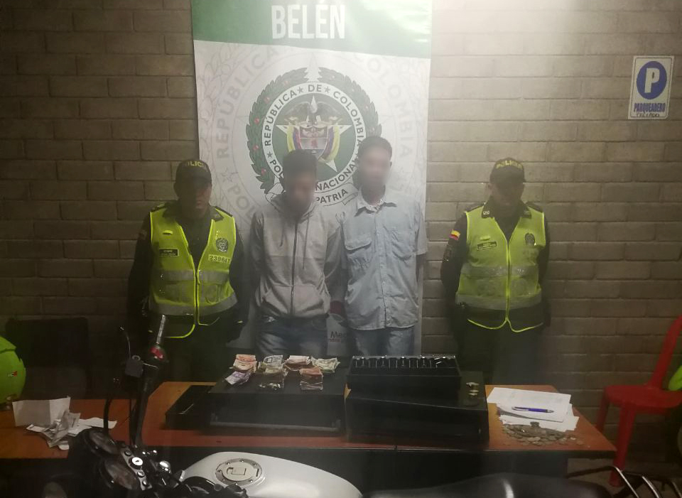 Con apoyo aéreo de Halcón Bell 407 capturamos dos personas por hurto a supermercado 