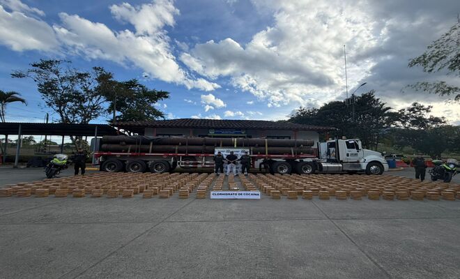 4 policías, una persona capturada, 2 toneladas de clorhidrato de cocaína en el Quindío 