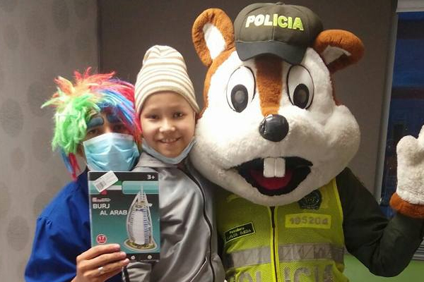 Policía celebra mes de los niños en tratamiento médico oncológico