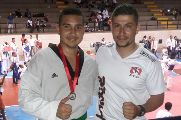 Patrullero Daraviña se alzó con la medalla de oro