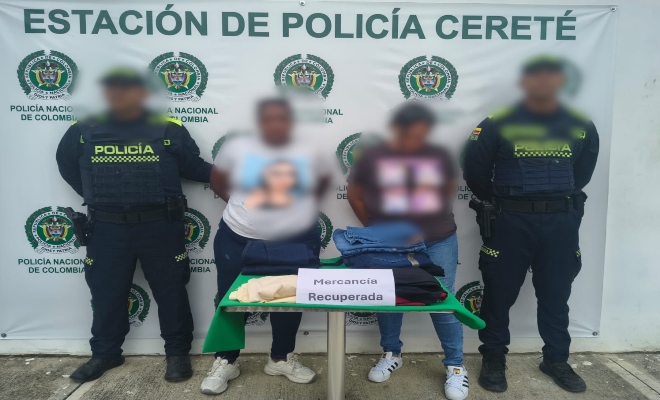 dos uniformados de la Policía nacional con dos ciudadanas capturadas por el delito de  hurto en el municipio de Cereté