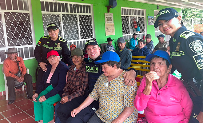 Personal de la Estaci&oacute;n de Polic&iacute;a Suaita liderando jornada de integraci&oacute;n y acompa&ntilde;amiento dirigida a los adultos mayores
