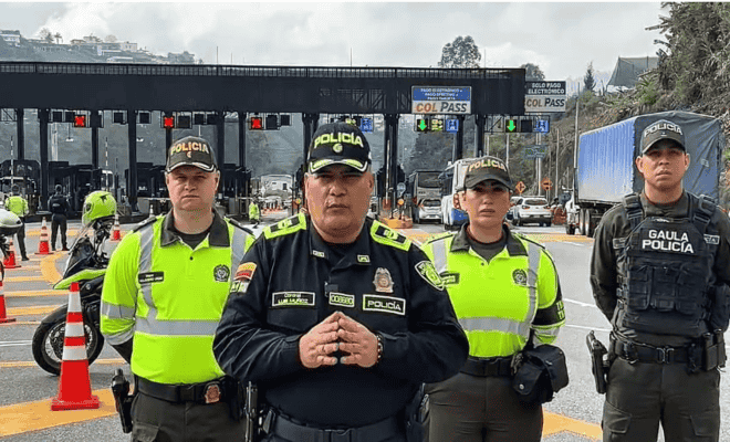 El comandante de la policía Antioquia con autoridades dando balance