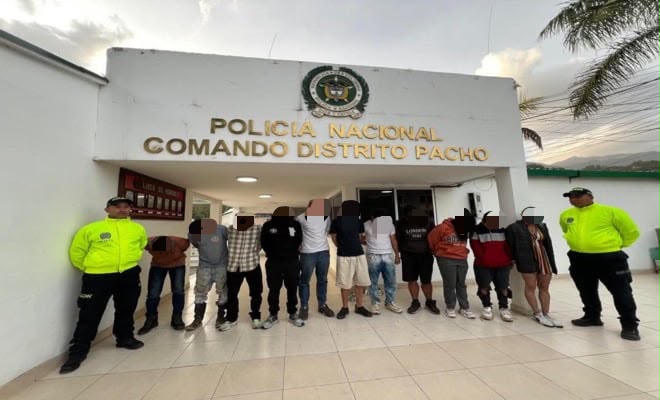 Dos polic&iacute;as, 11 capturados. 