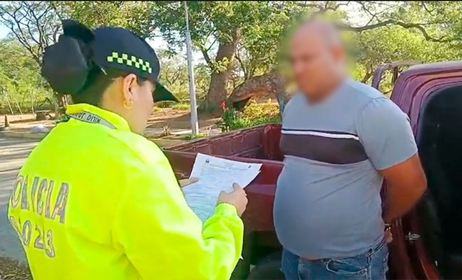 Policía realiza lectura derechos del capturado a alias "Gordo Peña".
