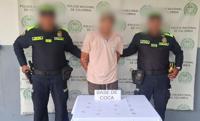 Dos polic&iacute;as, un capturado y elementos incautados