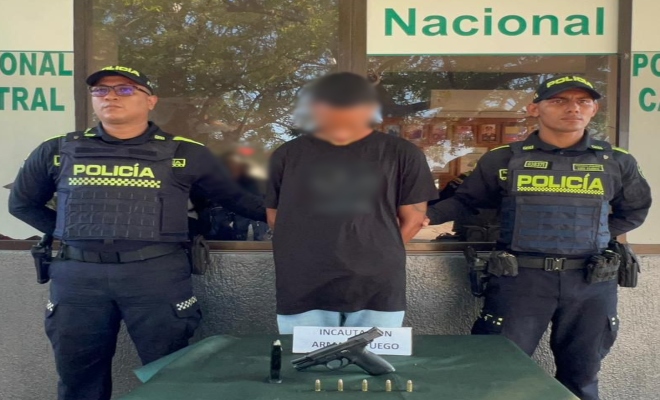 Dos policías, un capturado y elementos incautados