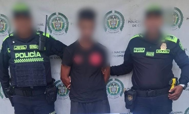Dos funcionarios policiales y una persona capturada por el delito de tr&aacute;fico de estupefacientes