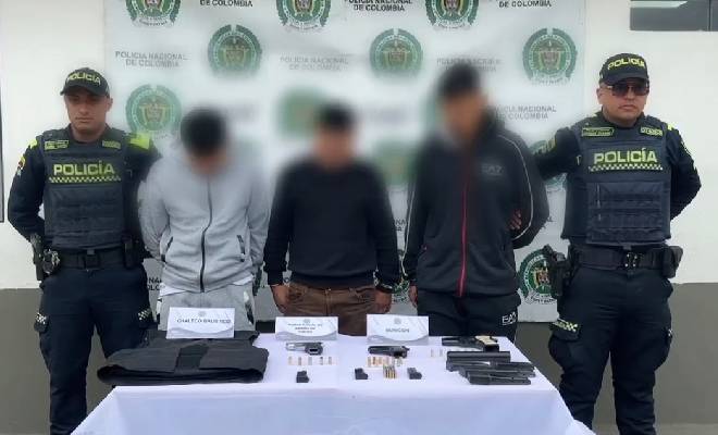 02 Uniformados zona de atenci&oacute;n Le&oacute;n XIII, 03 capturados por porte ilegal de armas.