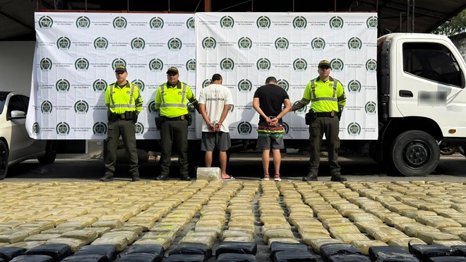 Tres policías y dos ciudadanos capturados por tráfico de estupefacientes