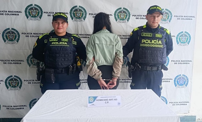 Policías custodian persona capturada