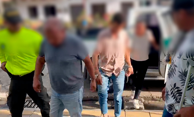 Cuatro personas fueron capturadas por orden judicial durante operativos simultáneos en Cimitarra y Aguachica. La investigación está relacionada con el robo de ganado avaluado en $100 millones.