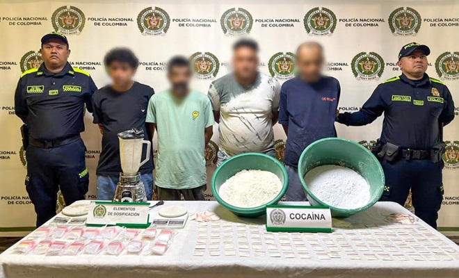 Dos Polic&iacute;as con Cuatro capturados y estupefacientes incautados