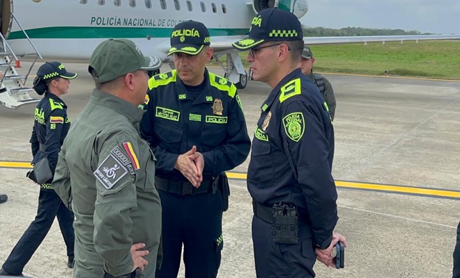 Director y comandantes reunidos