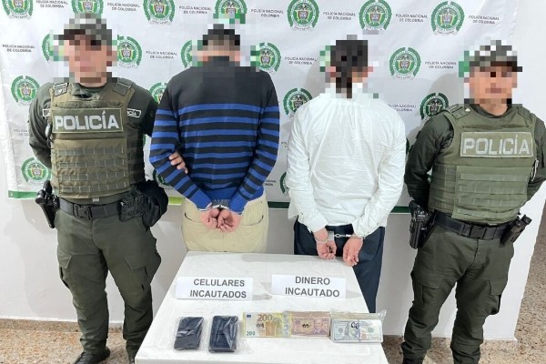 Dos policías y Dos personas capturadas por lavado de activos