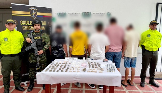 Dos Policías, Un Soldado y Cinco Capturados