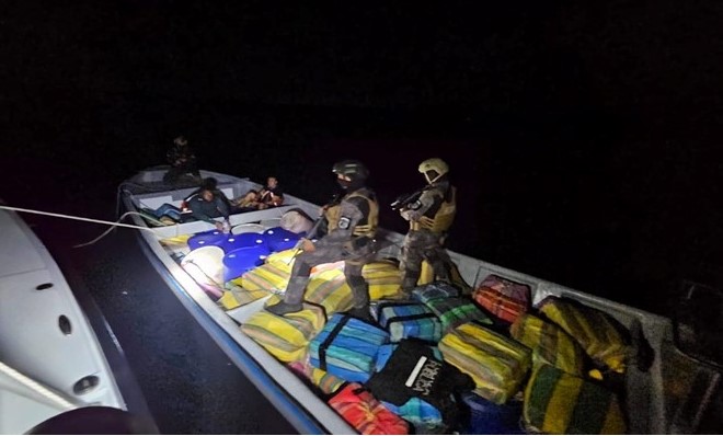 Foto lancha interceptada con cocaína