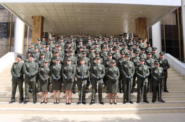 Foto oficial de los uniformados que salieron a comisión al exterior