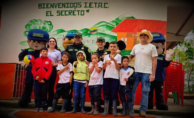 Coronel López, junto a niños embellecieron a una institución educativa