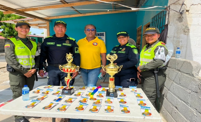 4 funcionarios de la Policía nacional y líder de junta acción comunal del barrio sucre en la ciudad de Montería 