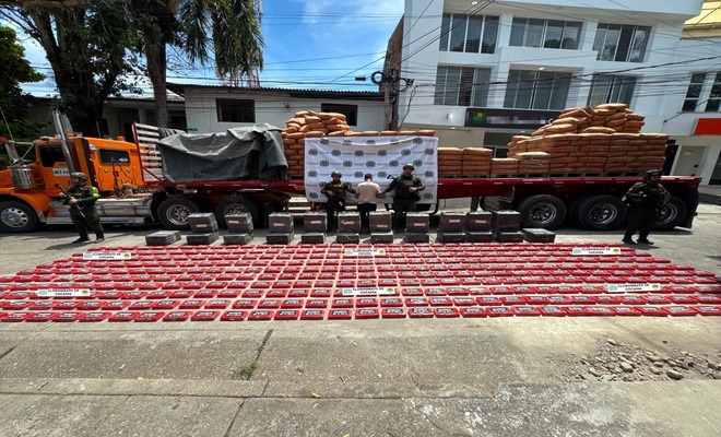Policía incauta una tonelada de cocaína camuflada entre carga de cemento en el Cauca