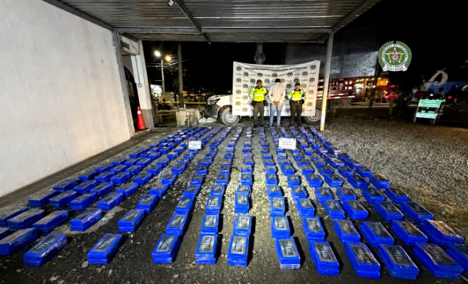 Capturado con 448 paquetes de cocaína ocultos en camioneta en vías de Antioquia
