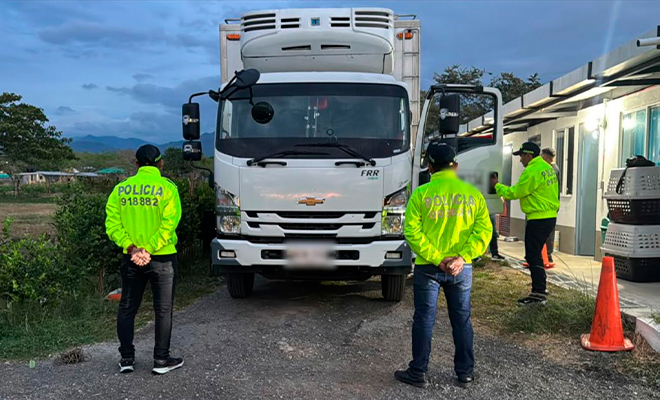 Veh&iacute;culo incautado en el que se transportaban 600 kilos de base de coca, en Ibagu&eacute;.