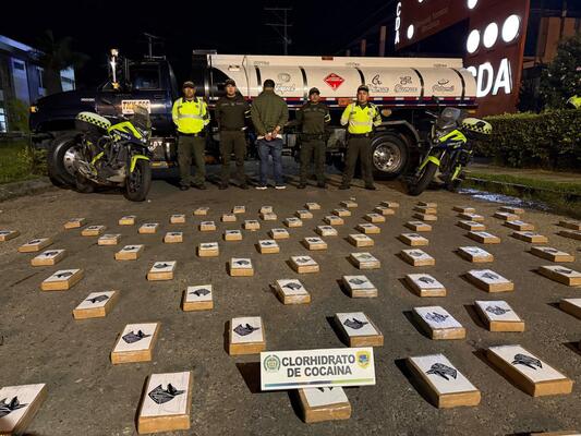 4 policías, 1 capturado, incautación de 370 kilos de clorhidrato de cocaína    