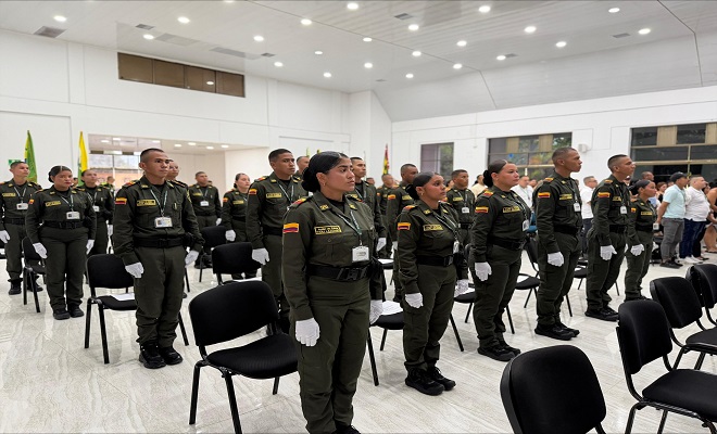 Un grupo de 37 J&oacute;venes que juran bandera como Auxiliares de Polic&iacute;a 