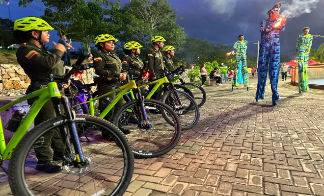 Policía Nacional acompañó desfile inaugural del Torneo Nacional e Internacional de Voleibol en Ciénaga de Oro