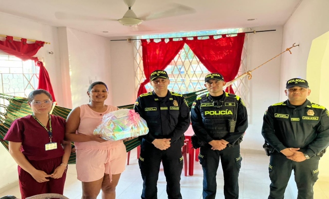 La jornada, realizada en San Pelayo, brindó acompañamiento psicológico, orientación y apoyo institucional a las funcionarias en su etapa de maternidad, además de entregar anchetas para sus recién nacidos.