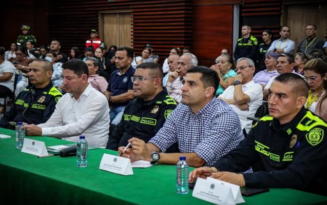 Mesa principal con autoridades durante la rendición de cuentas