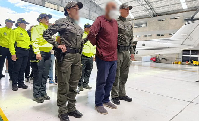 La Policía Nacional desplaza a seis capturados con fines de extradición