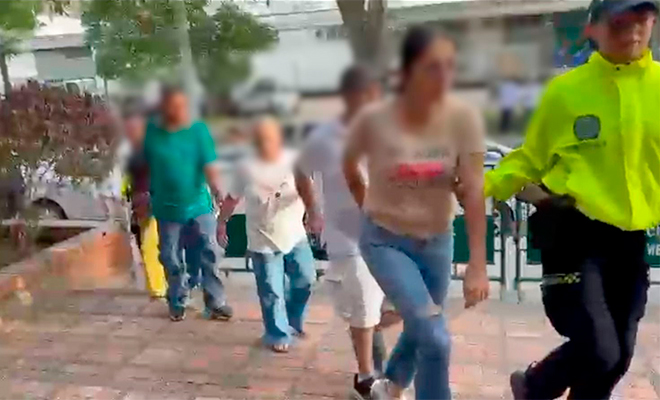 La Policía Nacional custodia el desplazamiento de capturados