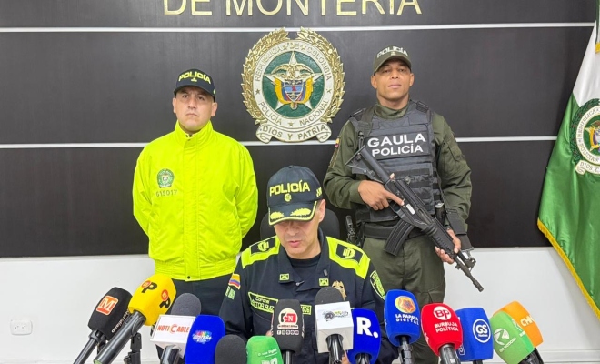 tres uniformados en rueda de prensa presentando el balance de la feria nacional de la ganadería 