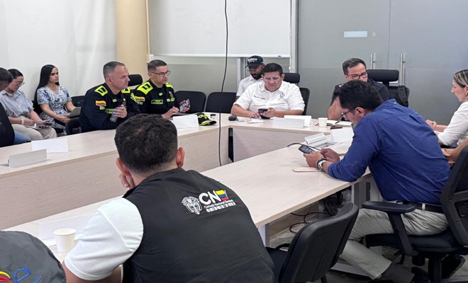 Policía nacional reunido con entidades gubernamentales