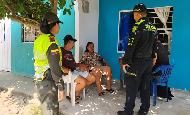 Polic&iacute;as con la comunidad