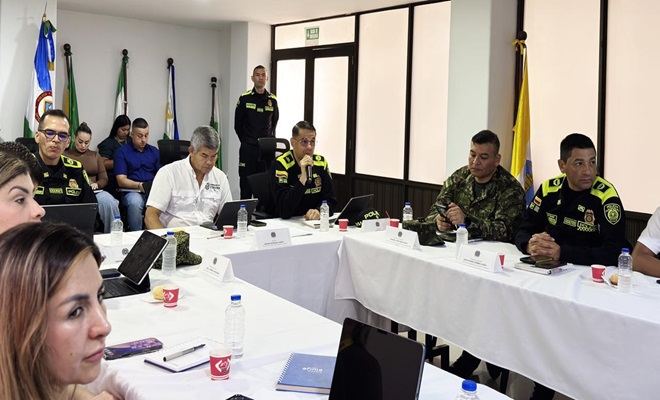 Fuerza publica y funcionarios de entidades gubernamentales