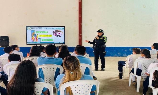 Tres uniformados han liderado durante nueve años la formación de más de 45.000 jóvenes en prevención del consumo de drogas. 