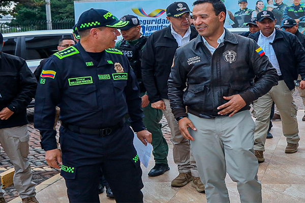 Ministro de defensa y Director general de la Policía