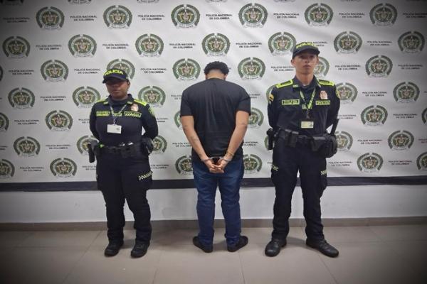 Ciudadano requerido por circular roja