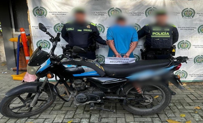 Dos polic&iacute;as, un capturado por el delito de hurto y una motocicleta recuperada 