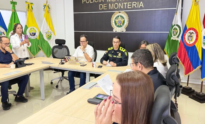 un uniformado en reuni&oacute;n en articulaci&oacute;n de la Alcald&iacute;a de Monter&iacute;a sobre la seguridad en el certamen electoral  